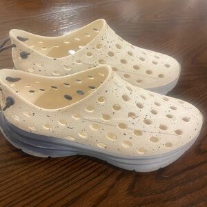 Men’s Kane’s slip on shoes size 7